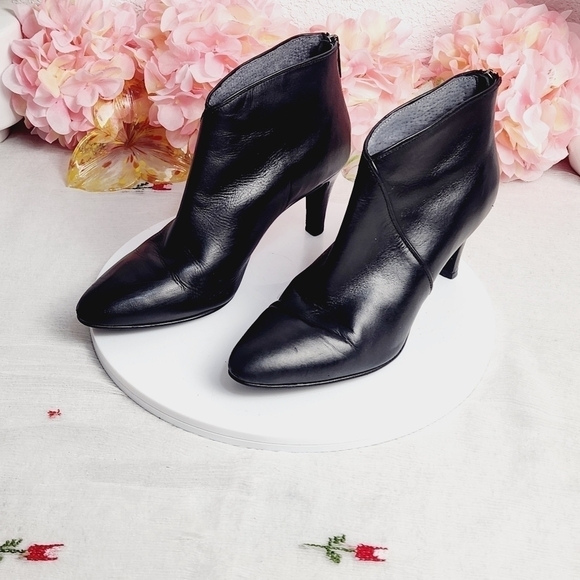 SEYCHELLES Black Leather Ankle Small Heel Boots Size 7M - Picture 3 of 11